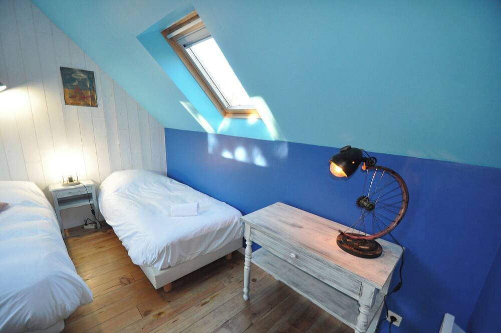 Villa et sa Dépendance, Piscine Privée, Sauna, salles de jeux Sans Vis A Vis in Bonneville-la-Louvet, Région de Lisieux
