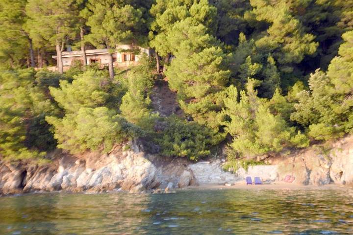 Villa voor 12 personen, met tuin en uitzicht, met huisdier op Skiathos