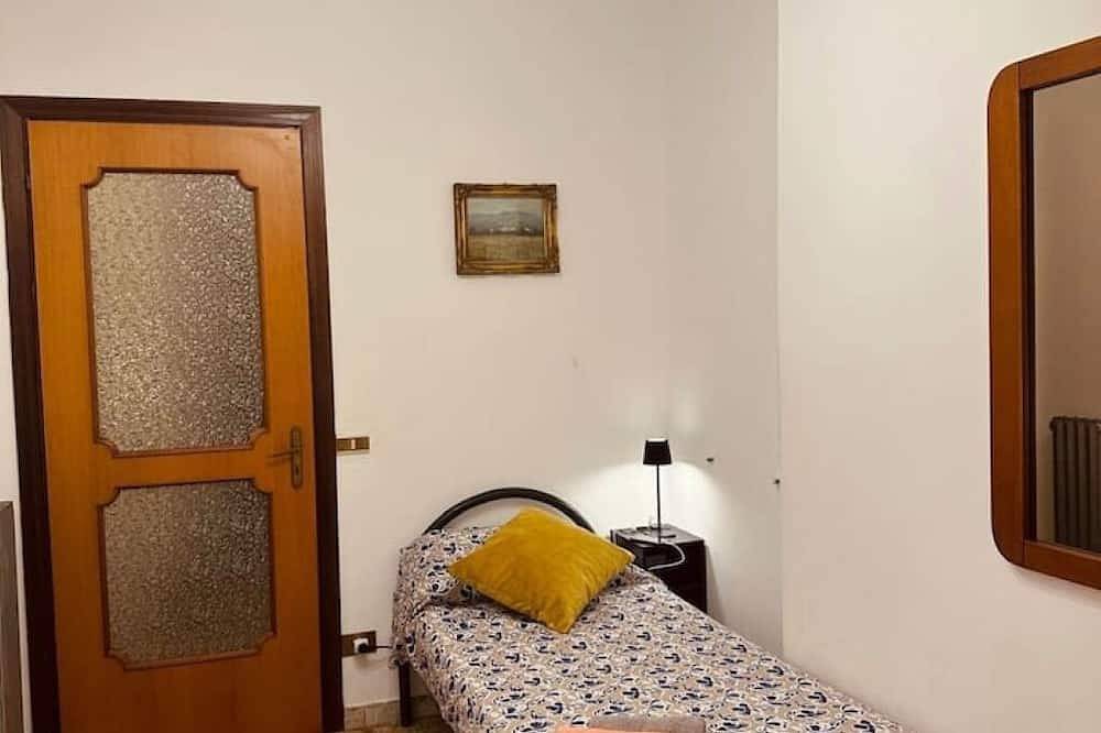 Charming Single Room with Balcony in the Heart of Diamante in Diamante (desambiguación), Costa Tirrénica Calabria