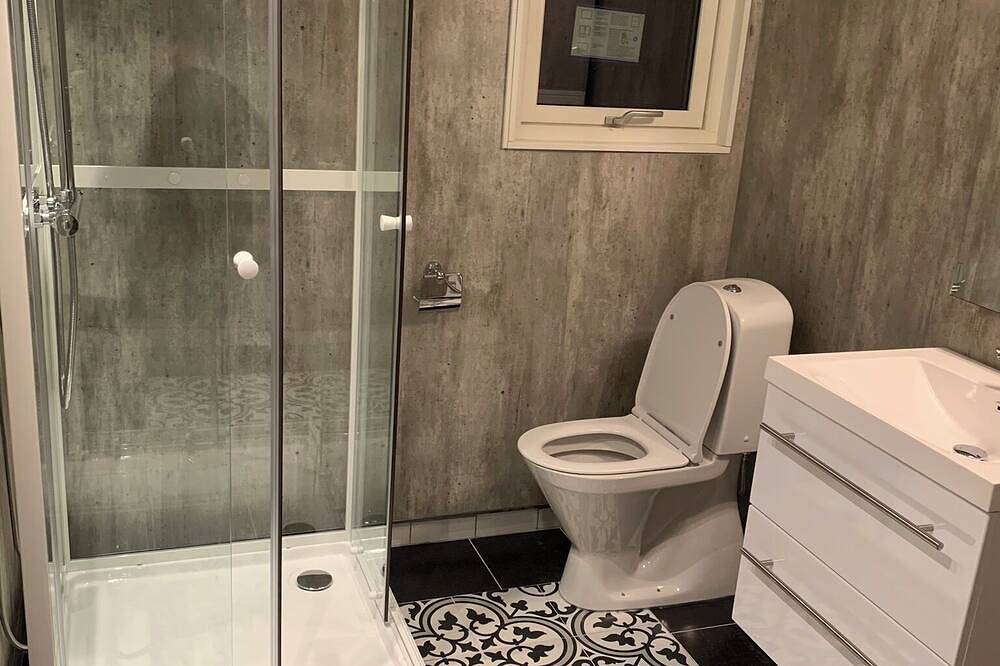 Ganze Wohnung, Charming carriage house with axes to heated pool in Råde