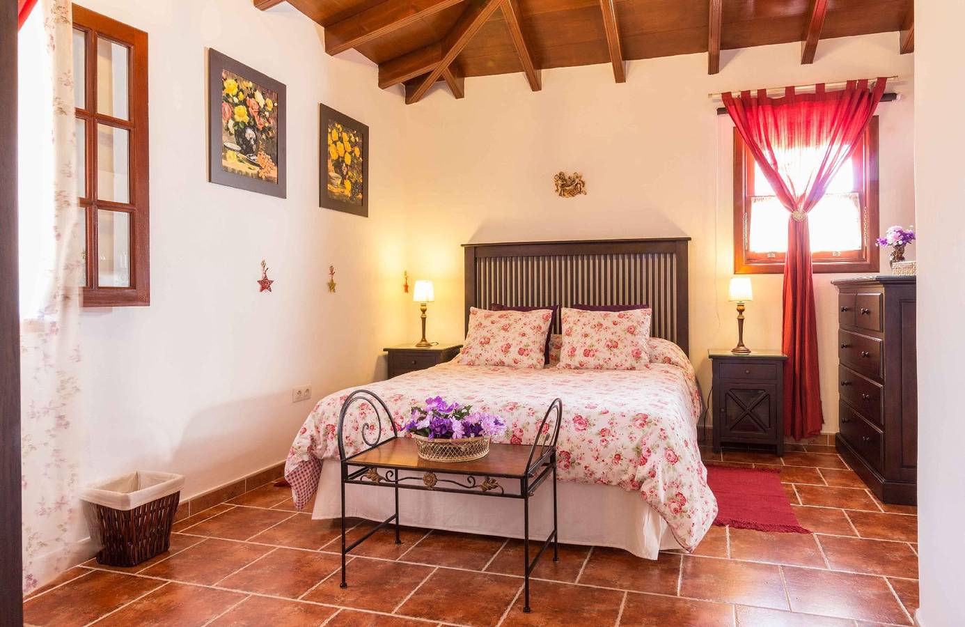 Entire holiday apartment, Finca "El Picacho" with communal swimming pool in Pico Bermejo, San Cristóbal de La Laguna