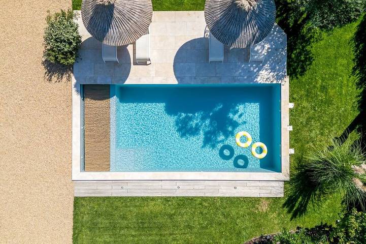 Gîte pour 4 personnes, avec Terrasse ainsi que Jardin et Piscine