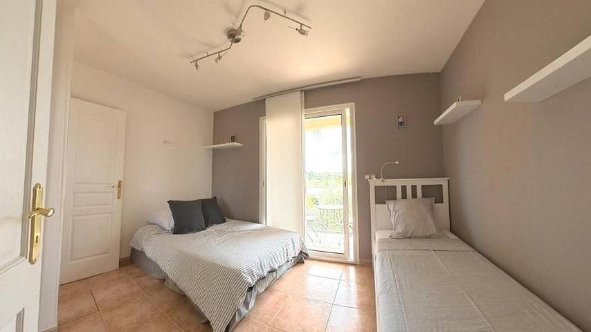 Location de vacances pour 12 personnes, avec vue ainsi que jardin et piscine à Neffiès - 2