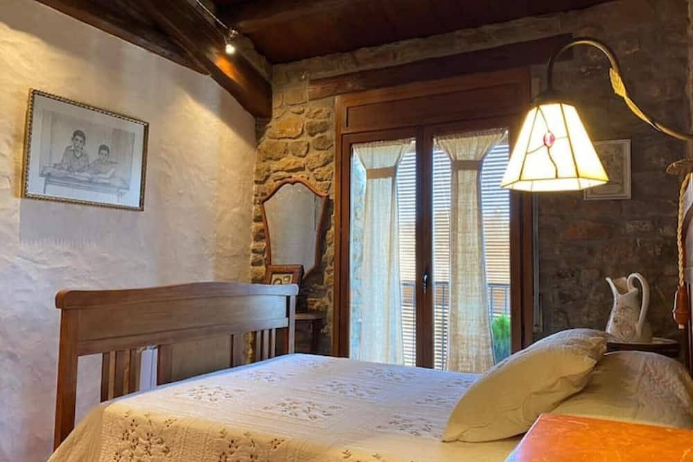 Cal Serra-Rural house in Artesa de Segre, Noguera