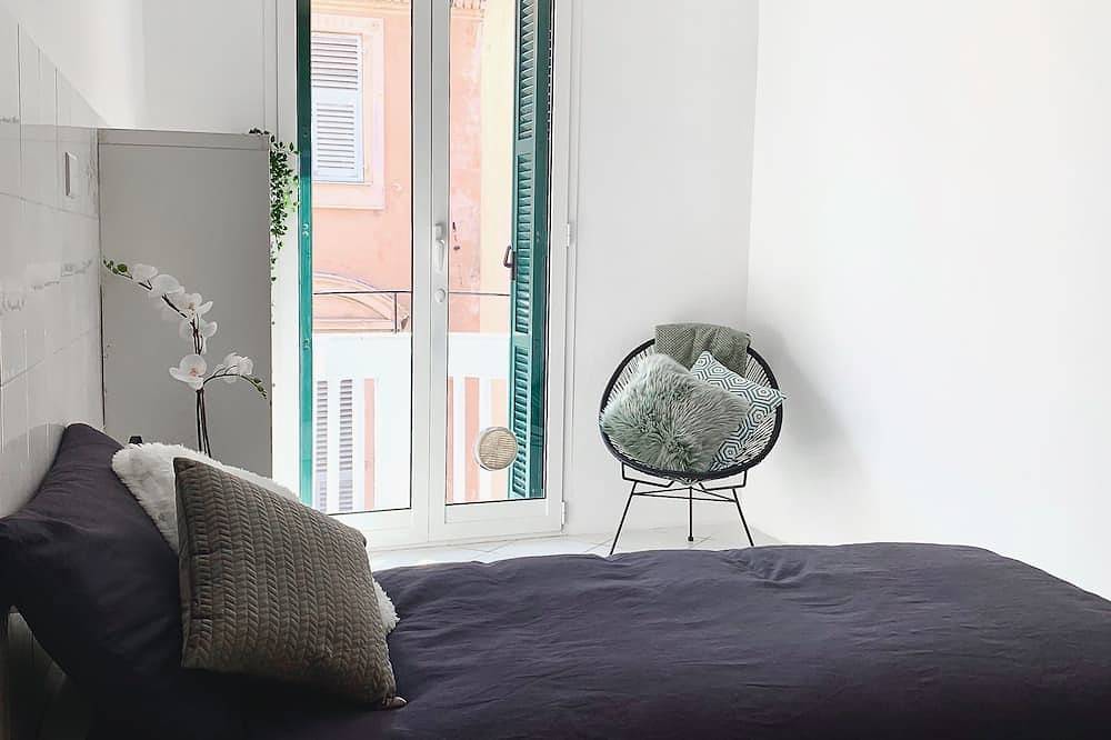 Apartamento entero, En el corazón del casco antiguo, impresionante piso con terraza en la azotea, 3Bed / 1Bath / Wifi / Ac in Ventimiglia (Ciudad), Ventimiglia