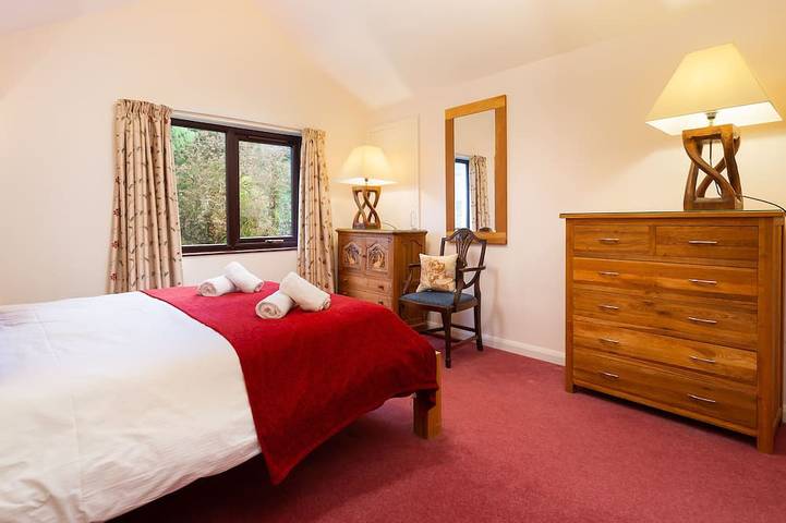 Lakefield House, pet friendly, with open fire in Hawkshead in Far Sawrey, Lake District