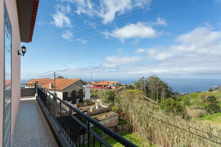 Entire apartment, Apartment 'Maria' with Sea View, Balcony and Wi-Fi in Canhas (Madeira), Madeira