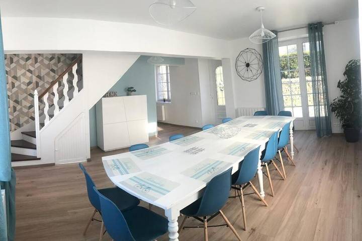 Location de vacances pour 12 personnes, avec jardin et terrasse dans Virandeville