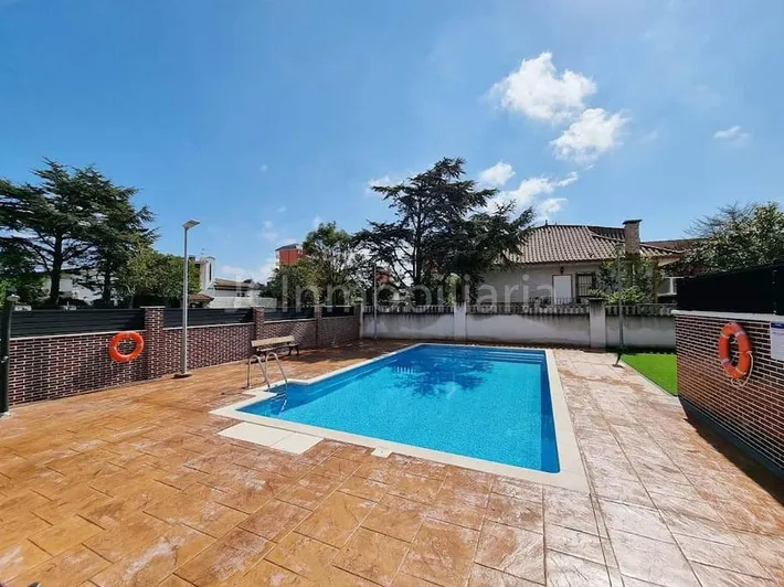 Apartamento de vacaciones para 6 personas, con terraza además de piscina y vistas - 1