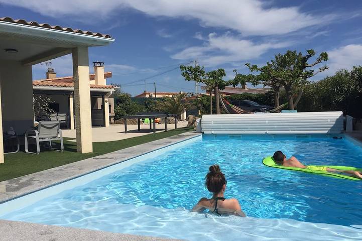 Maison de vacances pour 10 personnes, avec terrasse ainsi que bassin pour enfant et jardin dans Plage de la Farinette