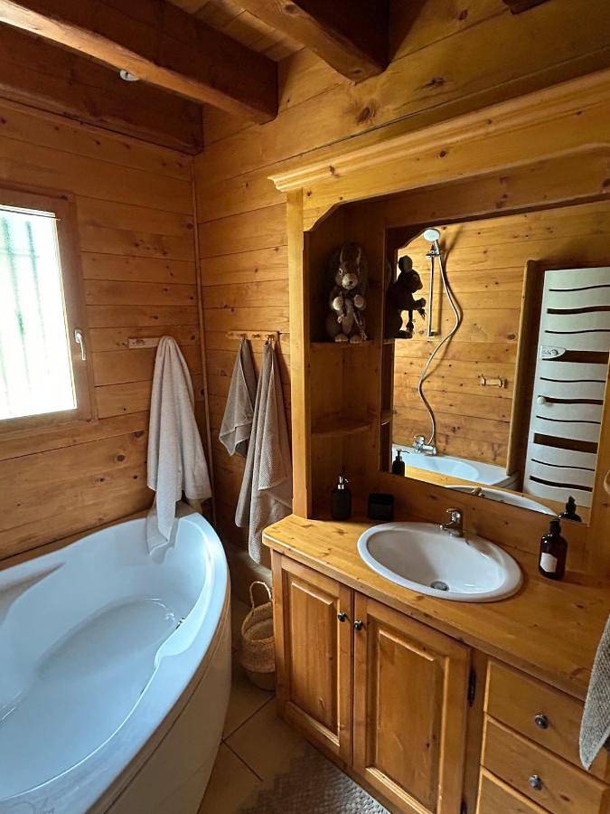 Gîte pour 8 personnes, avec terrasse et vue dans Office De Tourisme De Correncon En Vercors - 2