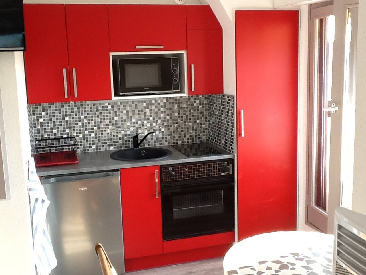 Entire apartment, Romantic Beach Studio with Sunny Balcony and Parking in Villers-sur-Mer, Lisieux region