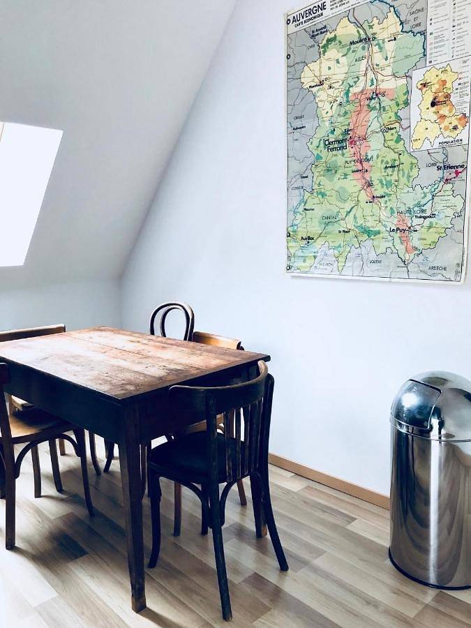 Three-Bedroom Cottage in Chemilly, Allier