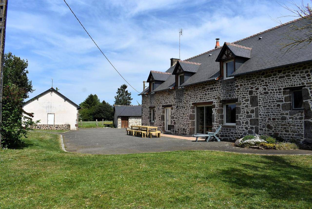 Gîte La Mancellière - Maison familiale 12-15 pers, grand jardin, jeux & pétanque - Pleine nature in Ambrières-les-Vallées, Parc naturel régional Normandie-Maine