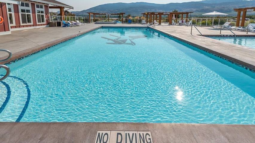 Appartement de vacances pour 4 personnes, avec piscine ainsi que terrasse et jardin, animaux acceptés
