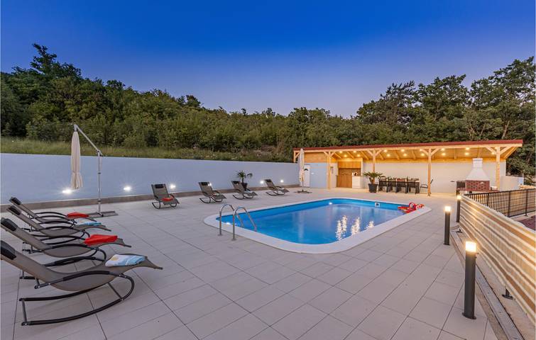 Location de vacances pour 12 personnes, avec terrasse, adapté aux familles à Selce - 3