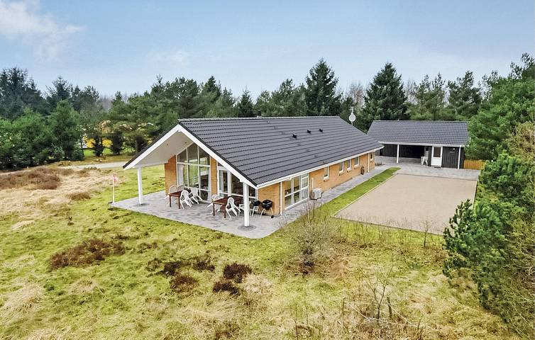 Ferienhaus für 12 Personen, mit Whirlpool und Terrasse sowie Garten in Herning
