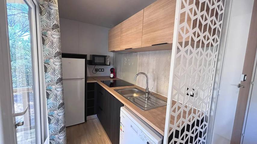 Camping pour 6 personnes, avec jacuzzi et bassin pour enfant à Le Muy - 3