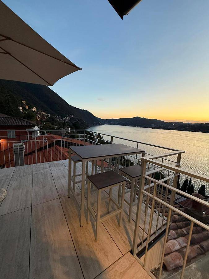 Appartamento per 4 persone, con Balcone e Idromassaggio nonché Terrazza e Piscina a Blevio