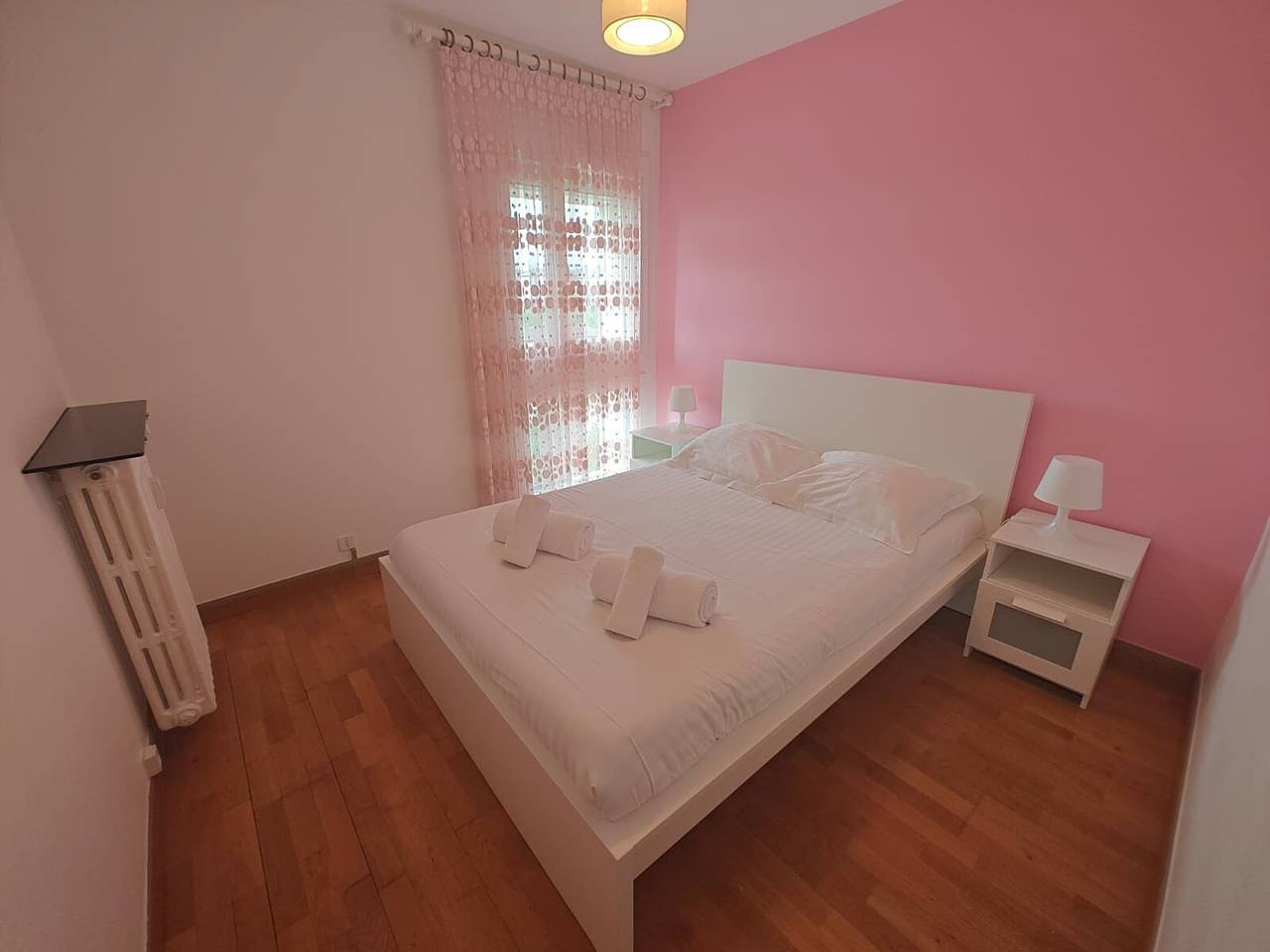 Entire apartment, Spacious T4 Apartment with Mountain Views, Wi-Fi, and Parking – Sleeps 8 in Annecy in Annecy, Annecy (commune)