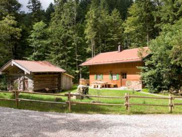 Hütte für 9 Personen, mit Garten und Ausblick sowie Sauna, kinderfreundlich in Rottach-Egern