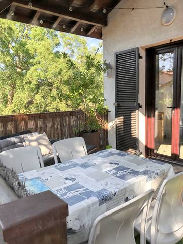 Gîte pour 4 personnes, avec terrasse à Saint-Julien-en-Born