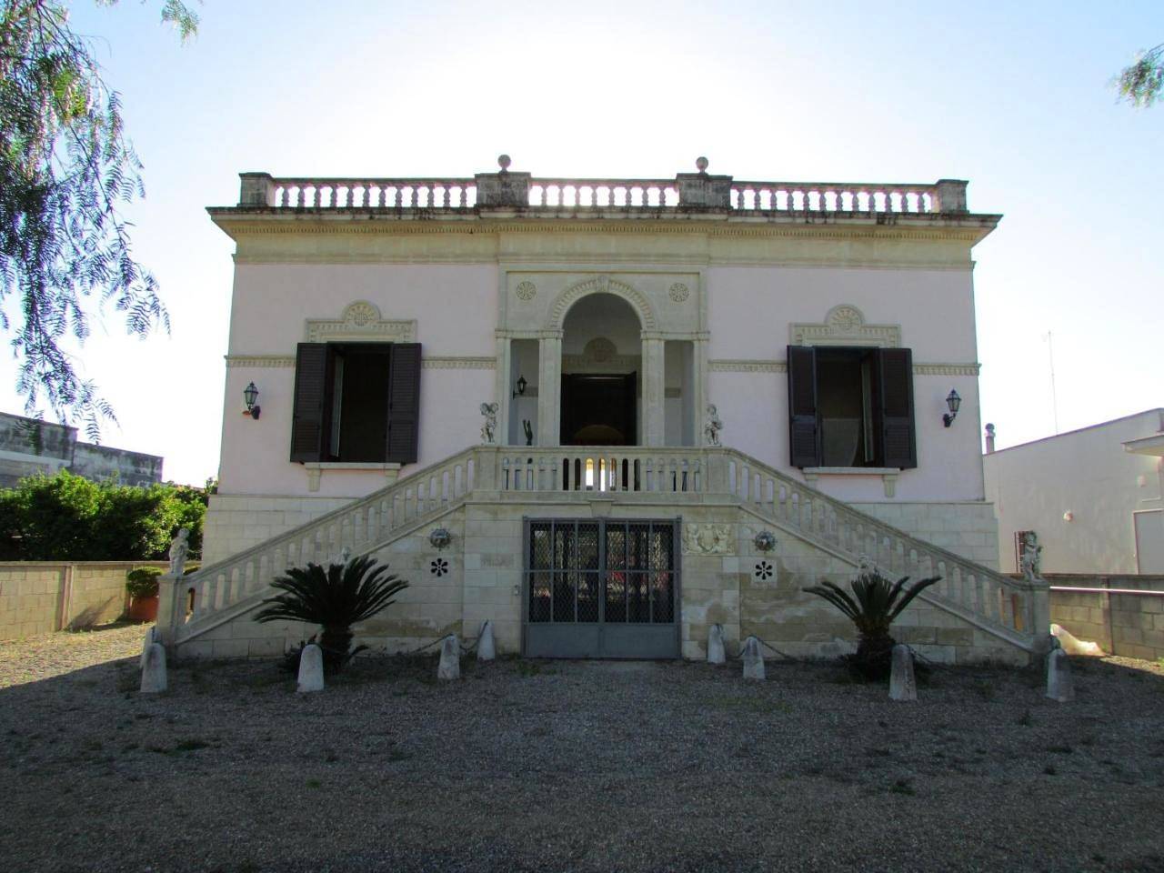 Deluxe Double Room with Bath in Galatone, Golfo di Taranto