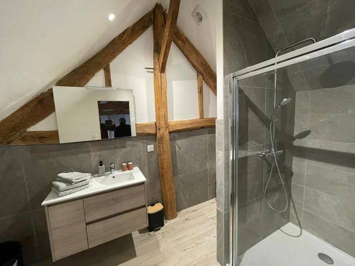 Gîte pour 2 personnes, avec piscine et sauna ainsi que jardin et vue dans Camelin - 3