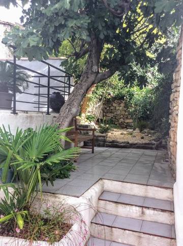 Gîte pour 4 personnes, avec jardin à La Caunette