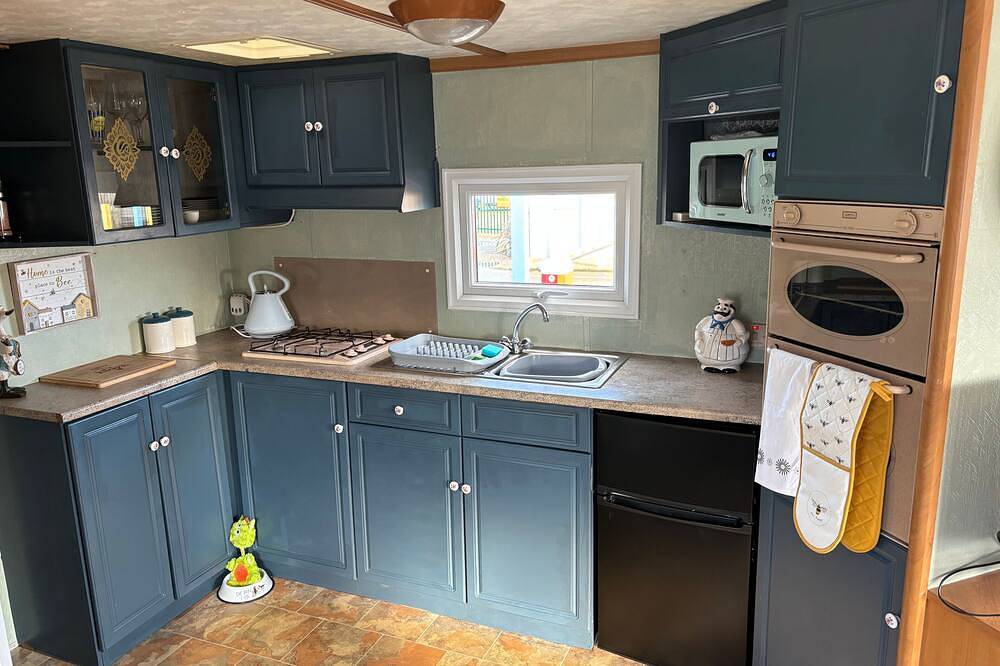 2 Bed Caravan - Sleeps 6 - Dogs - Parking - Wifi in Ingoldmells, Lincolnshire