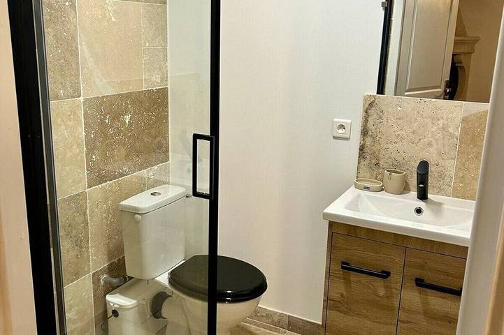 Gîte pour 4 personnes, avec piscine et jardin ainsi que jacuzzi et terrasse à Lurs - 3