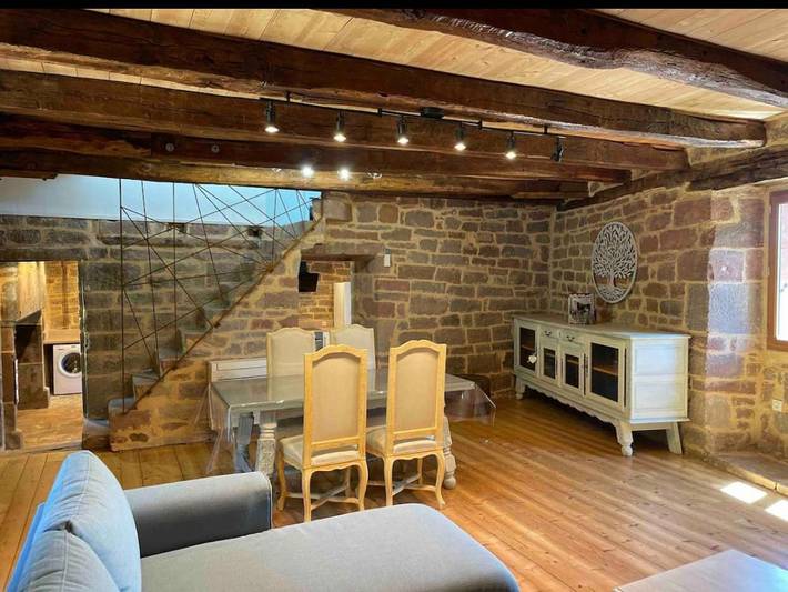 Location de vacances pour 6 personnes, avec terrasse ainsi que jacuzzi et jardin à Collonges-la-Rouge - 4