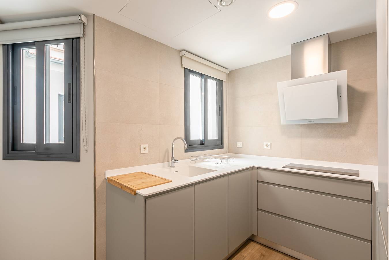 Ganze Wohnung, B1 Apartment mit Blick auf die Kathedrale – Zentrumsnähe & Pool in Casco Antiguo, Sevilla