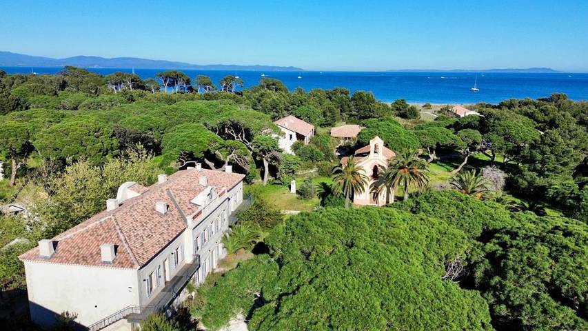 Hôtel pour 2 personnes, avec sauna ainsi que piscine et jardin, animaux acceptés