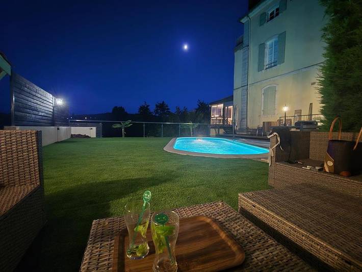 Location de vacances pour 10 personnes, avec piscine et vue ainsi que vue sur le lac et jardin dans Bellefont-La Rauze - 3