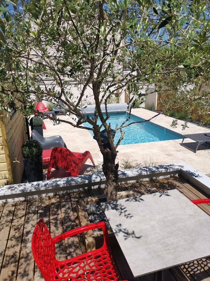 Chambre d’hôte pour 4 personnes, avec Balcon et Terrasse ainsi que Jacuzzi et Jardin à Bourges