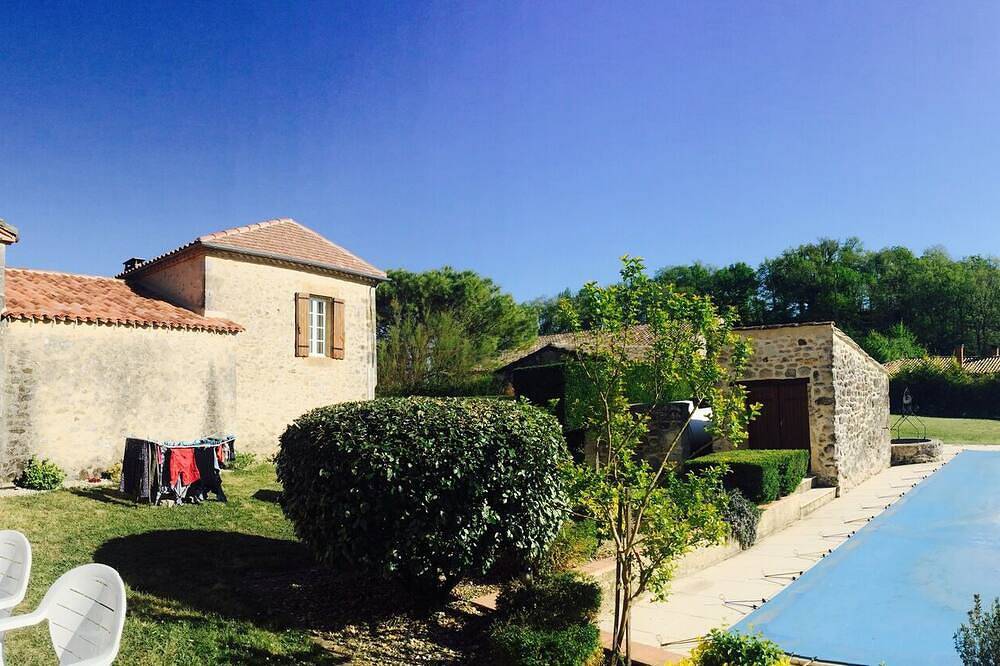 Belle Maison De Vacances En Pierre Confortable Au Calme  Avec Piscine Privative in Paulhiac, Région de Villeneuve-sur-Lot