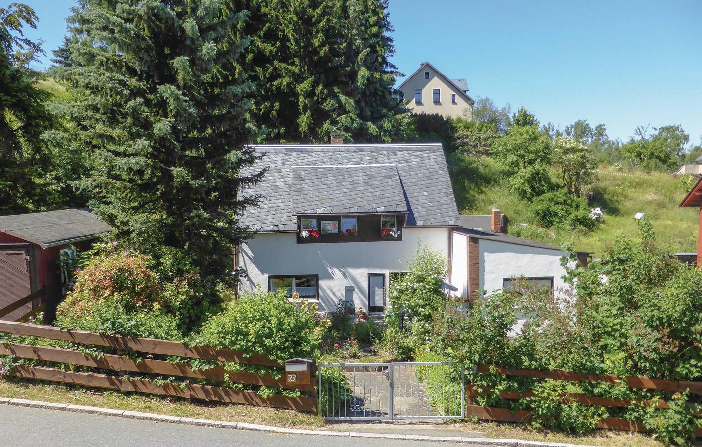 Ganze Ferienwohnung, Appartement am Fluss mit Terrasse und Parkplatz in Stützengrün, Erzgebirge