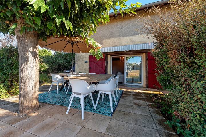 Holiday Home "Domaine Logis Gascogne, Gîte 1": Mountain View, Pool, and Wi-Fi Included in Saint-Justin (Gers), Gers