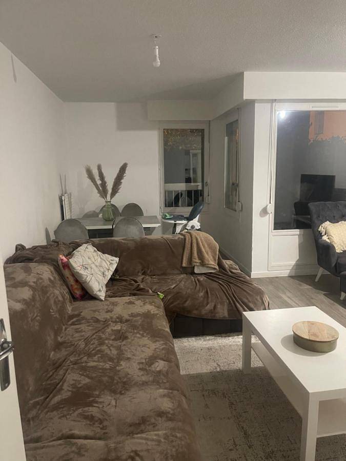 Gîte pour 3 personnes, avec terrasse à Charvieu-Chavagneux