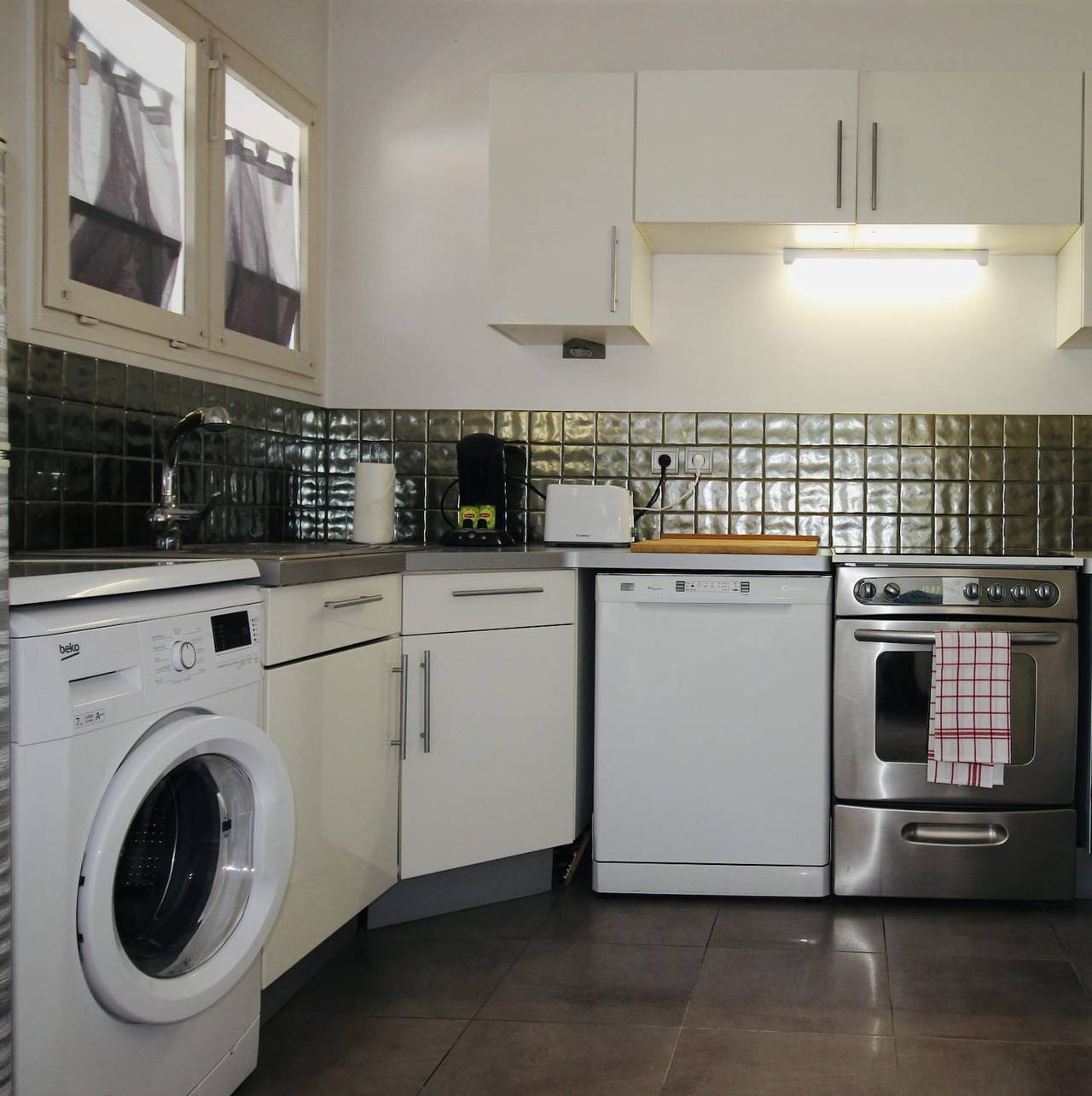 Appartement entier, Le Petit Trotel - Studio proche des plages et du centre ville in Ajaccio, Région d'Ajaccio