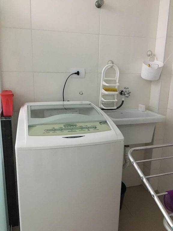 Ganze Wohnung, Gemütliche Wohnung in einem Gebäude am Meer mit Wlan in Mongaguá, Baixada Santista