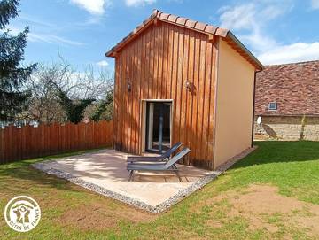 Gîte pour 2 personnes, avec piscine ainsi que terrasse et jardin à Rignac (Lot)