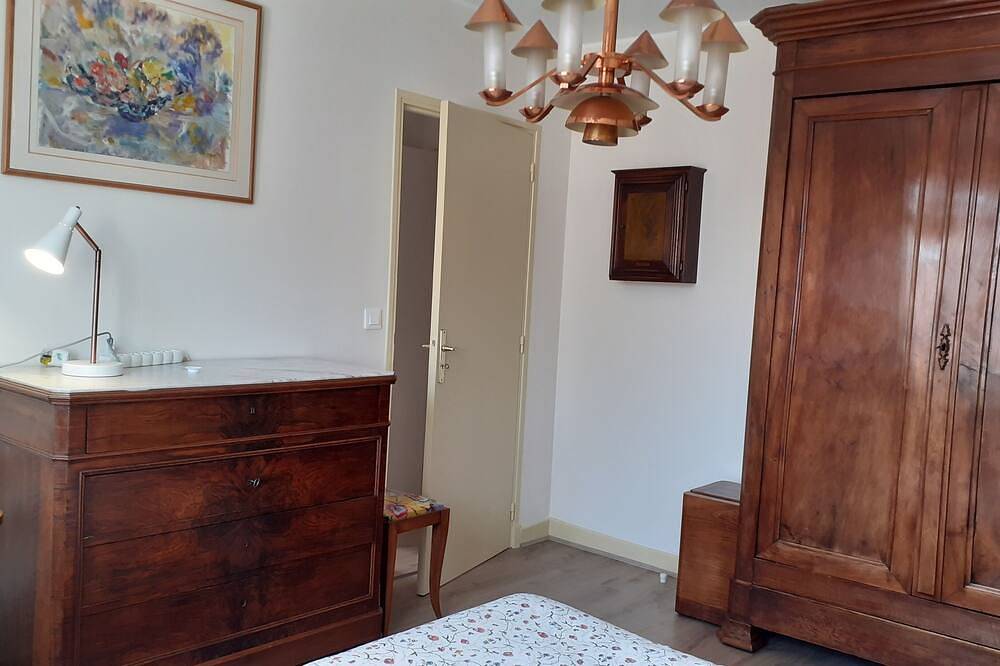 Entire apartment, In godmother, three bright and cozy rooms in the city center, view Causses in Millau, Parc naturel régional des Grands Causses