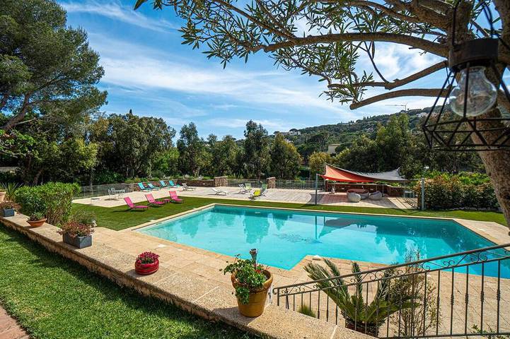 Gîte pour 4 personnes, avec jacuzzi et jardin