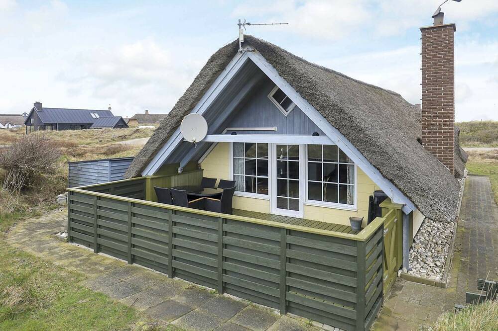 6 person holiday home in Ringkøbing in Ringkøbing, Holmsland Klit