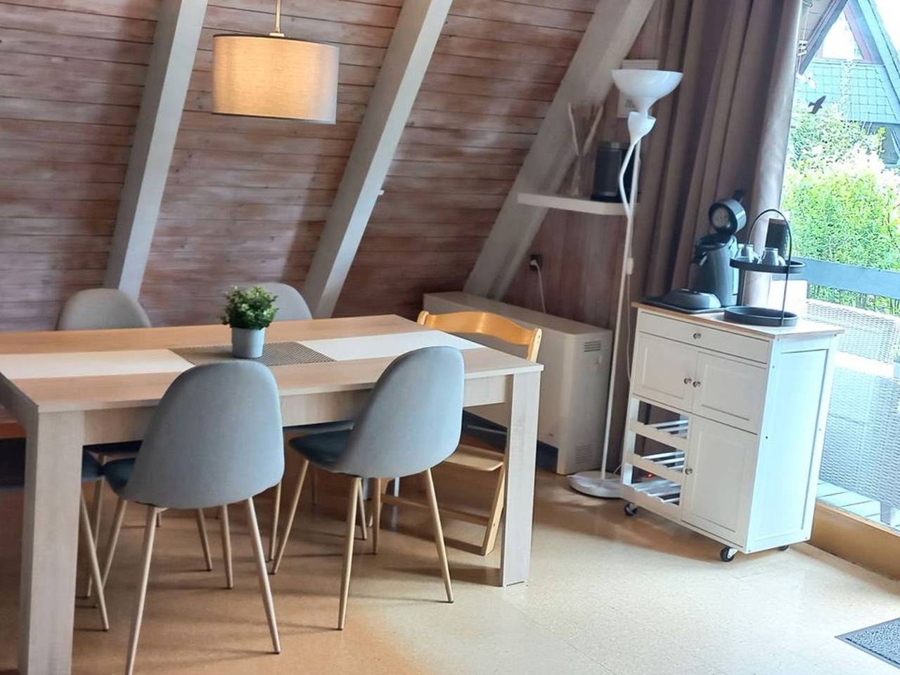 Nurdachhaus Asmus Huus - Gemütliches deichnahes Nurdachhaus im Ferienpark Fedderwardersiel. in Fedderwardersiel, Butjadingen