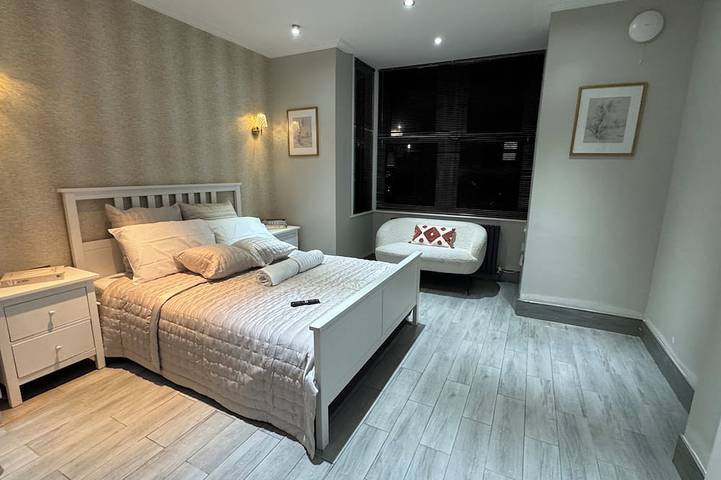 Ganze Wohnung, Chic Luton Centre - Apartment Nr Luton Airport -Free Parking in Luton, Chiltern Hills