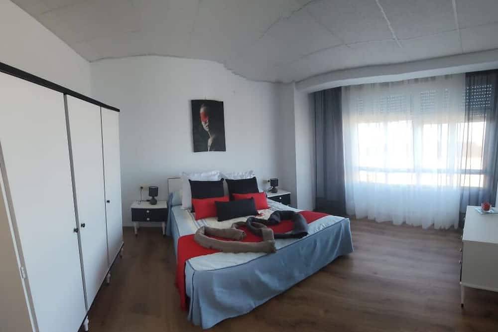 Apartamento entero, Apartamento Muy Amplio  En Castro Caldelas En Pleno Corazon De La Ribeira Sacra. in Castro Caldelas, Provincia de Orense