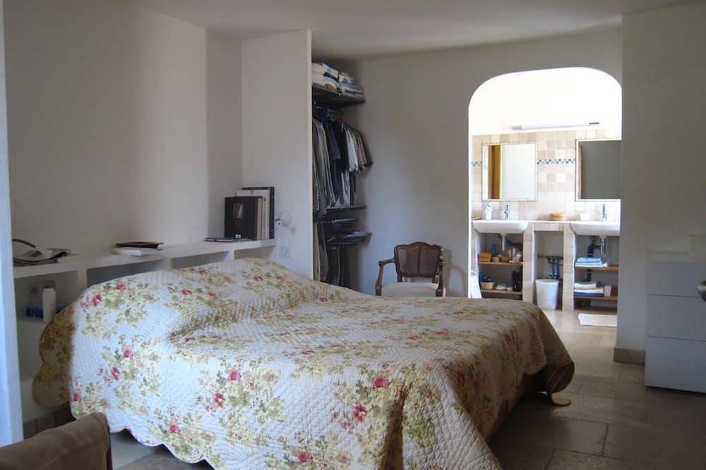 Villa with pool in Pélissanne, 25 km Aix en Provence, 45 km Arles in Pélissanne, Aix-en-Provence region